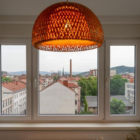 Elegant Tour As Studio Gilly With Open Views And A Balcony In The Center Ljubljana Bagian luar foto