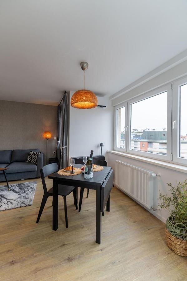 Elegant Tour As Studio Gilly With Open Views And A Balcony In The Center Ljubljana Bagian luar foto
