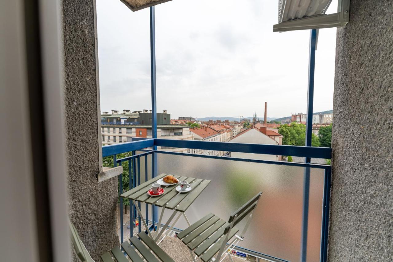 Elegant Tour As Studio Gilly With Open Views And A Balcony In The Center Ljubljana Bagian luar foto